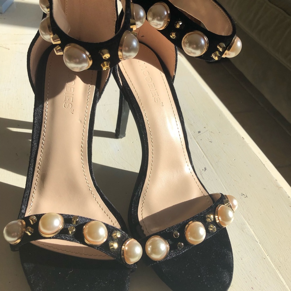Black pearl heels